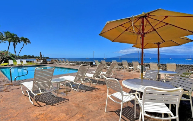 Lahaina Roads #205 1 Bedroom Condo by Redawning