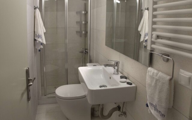 Tripodon Plaka in the shade of Acropolis by GHH