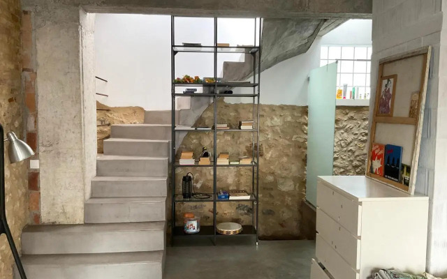 Stylish Art House Palmeti