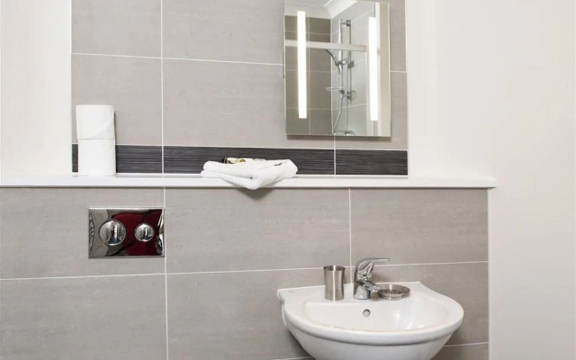 Your Space Apartments - Byron House Studio