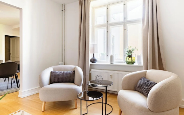 Shield 3 - 3 Bedroom Apartment With Balcony in Central Copenhagen
