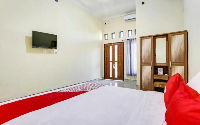 SPOT ON 90882 Sari Homestay Near Garuda Wisnu Kencana