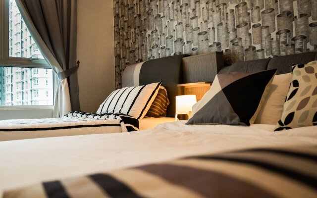 J&J Vacation Home @ Parkland Residences