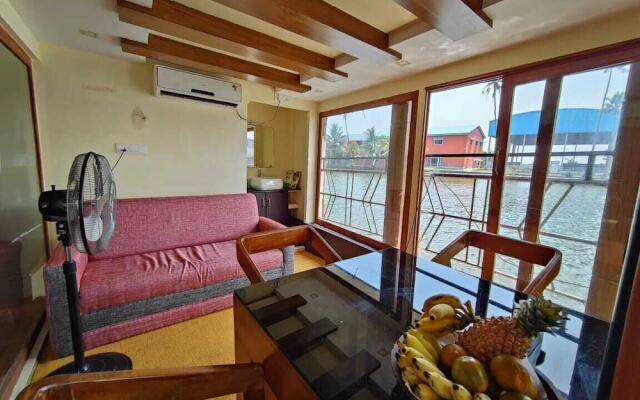 Honeymoon Houseboat