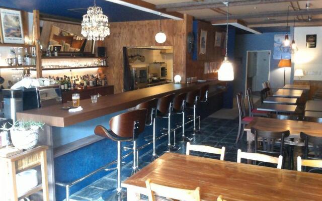DJANGO Hostel & Lounge