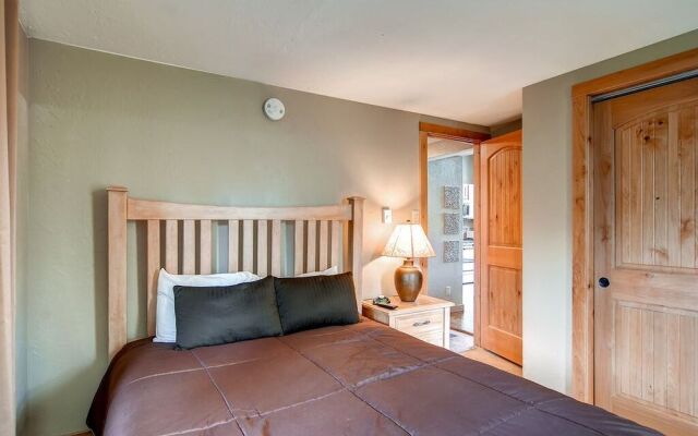 Four O'Clock Lodge by RedAwning