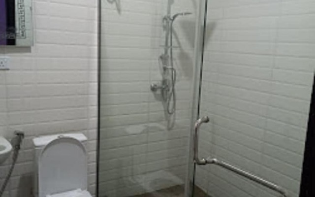 Time Oak Hotel and Suites Royale
