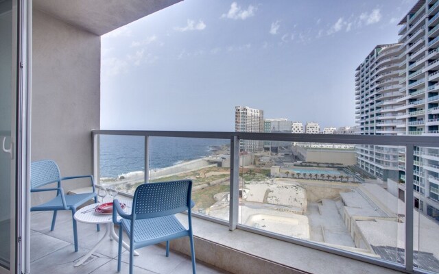 Modern Seaview Apartment In a Prime Location