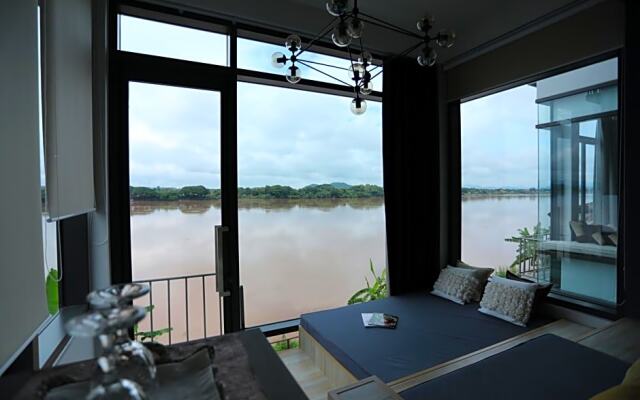 The River House Chiangkhan Hotel