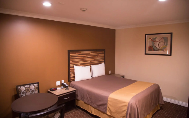 Diamond Bell Inn & Suites