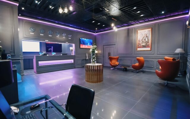 555 Hotel Clubbing Adults Only