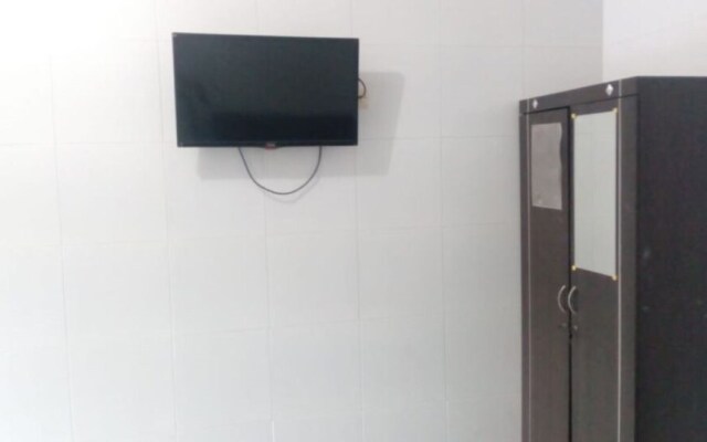 RedDoorz Plus near Cito Mall Surabaya