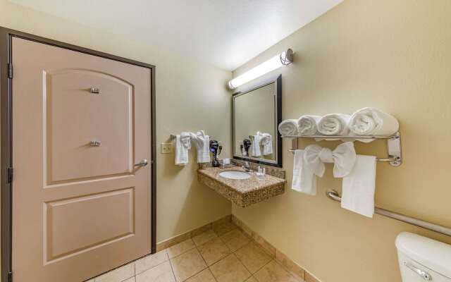 Comfort Inn & Suites Colton