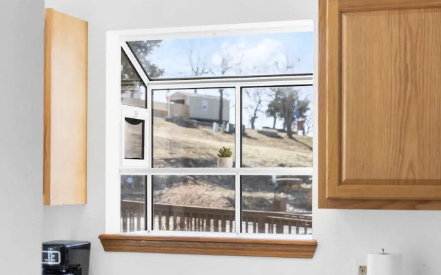 Scenic Lakeview Stay for 5!