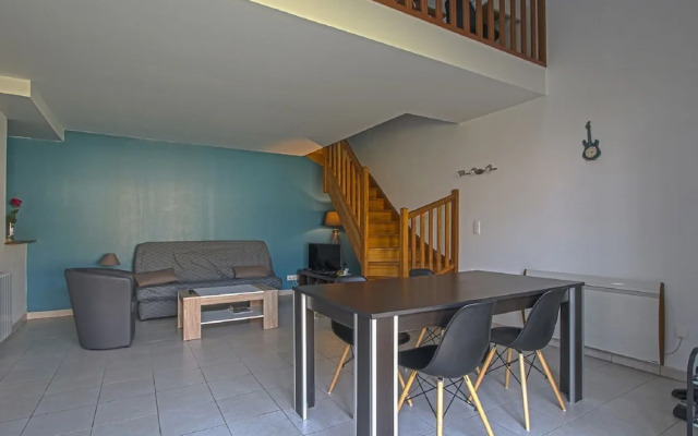 Tasteful Apartment in Comes With Terrace