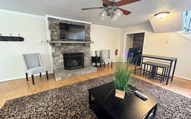 Mountainaire Inn and Log Cabins