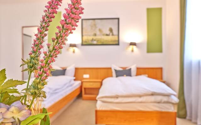 Amweia Hotel & Restaurant