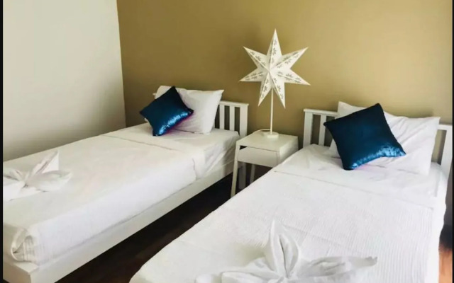 Sky Bungalow Green Beverly Hills