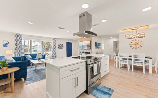 384 Harbor Drive