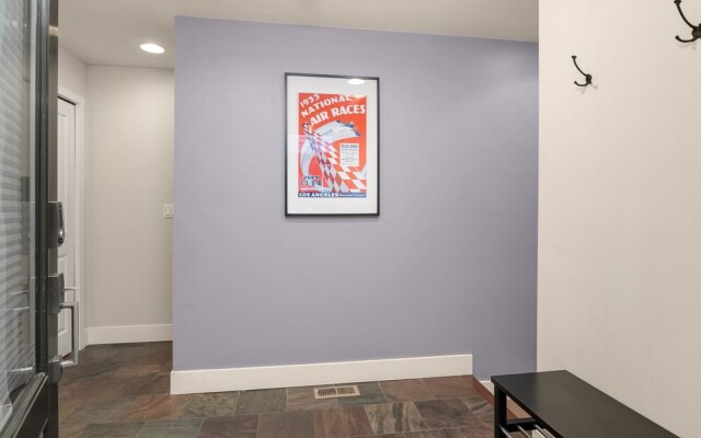 Seattle Vacation Home: The Aerodrome