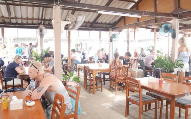 At Pier Hostel Lanta