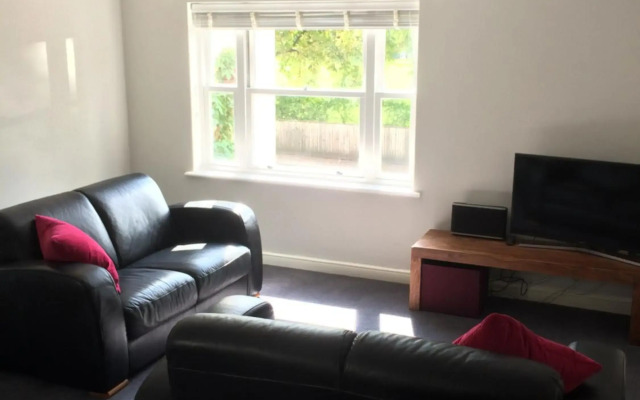 3 Summertown Court