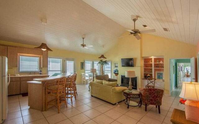 Summer Tide by Meyer Vacation Rentals
