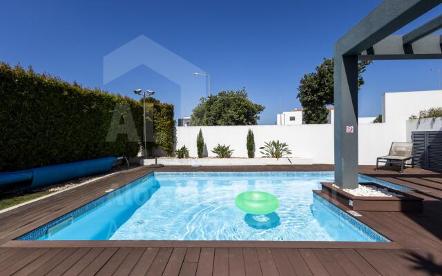 Aqua Villa by Acasadascasas