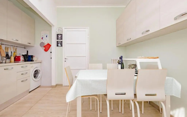 Bright & Cozy Home - City Center