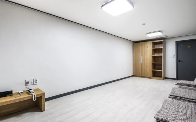 Geoje Hotel Deluxe and Guest House