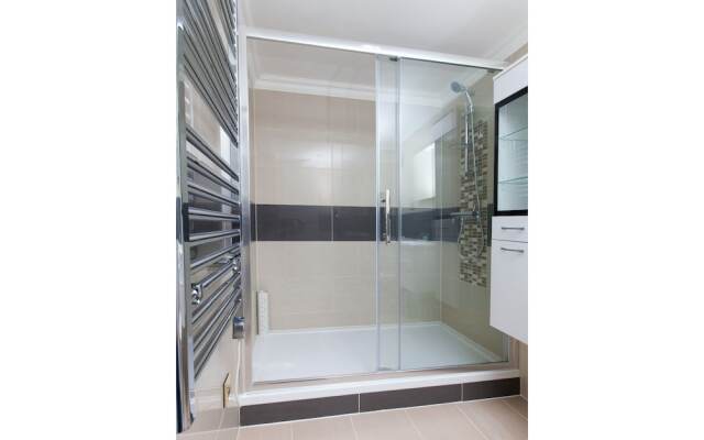 Leith Walk: Lovely Renovated Lower Flat W/parking
