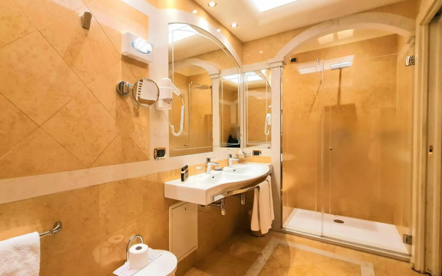 Colomba D'Oro Hotel
