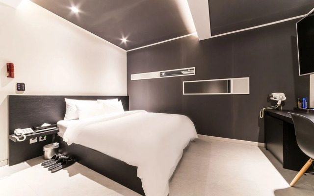 Suwon (Ingye-dong) Hotel Jun