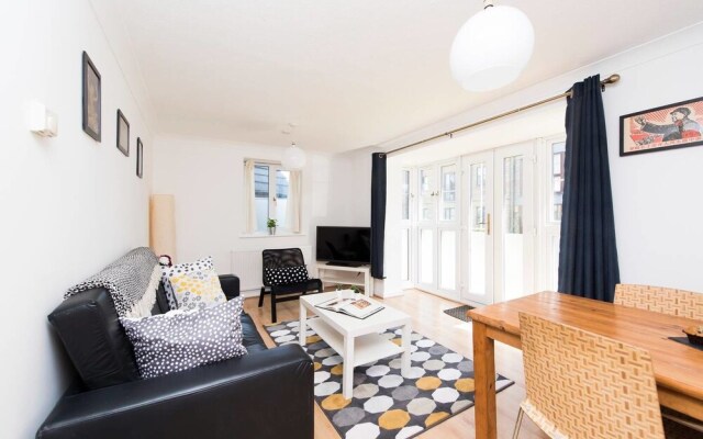 Lovely 2BR Flat in East London!