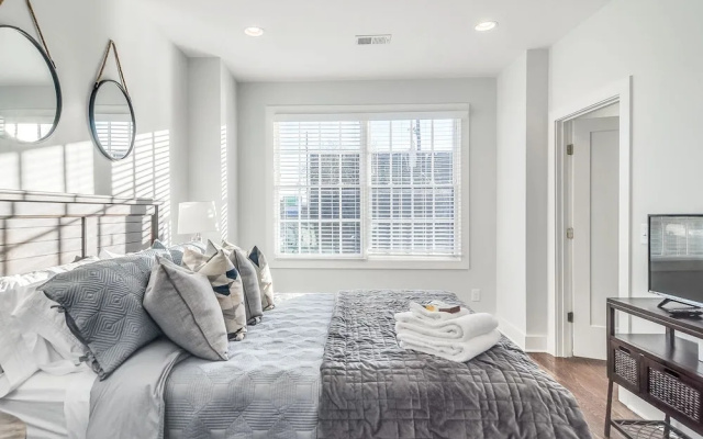 Luxury Home Blocks from Downtown by RedAwning