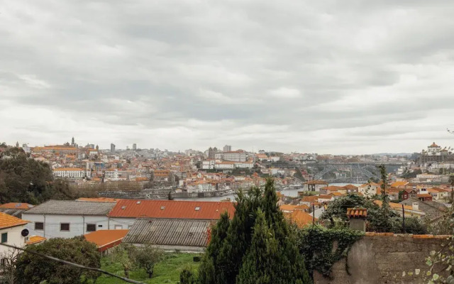 Porto Window Terrace Jacuzzi House by Vacationy