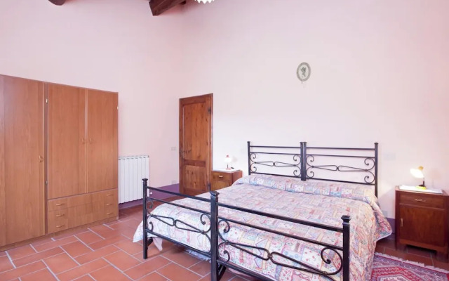 Modern Farmhouse in Pienza With Pool