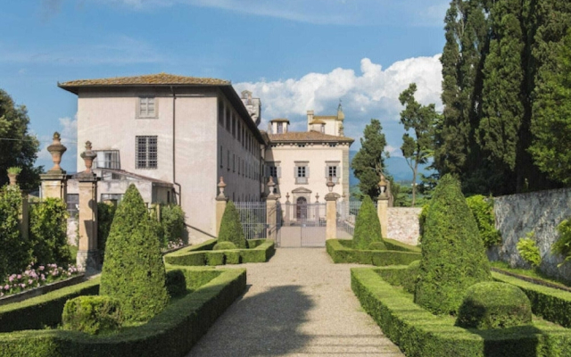 Sprawling Mansion in Tuscany With Swimming Pool