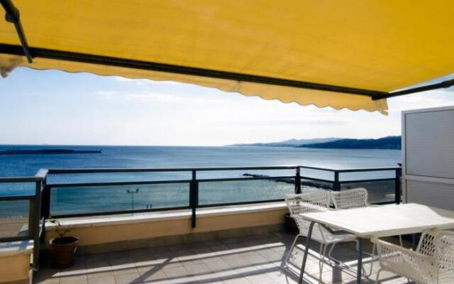 Gran Atic A Primer Linia De Mar