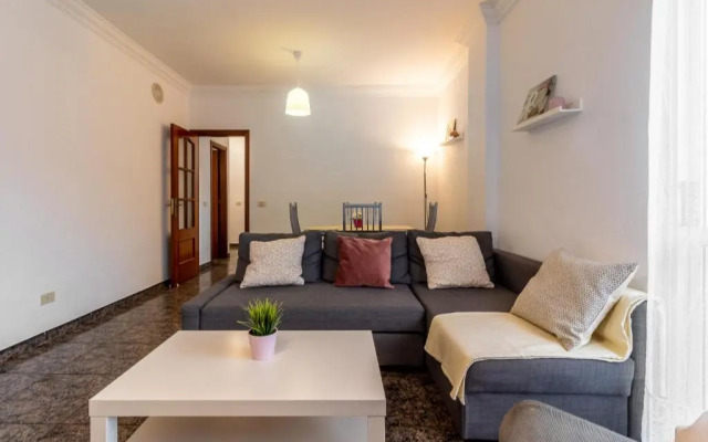 Flatguest Cicer - 3bdr + Balcony + Beach