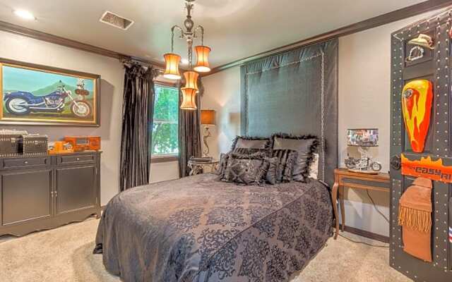 The Funky Monkey Inn