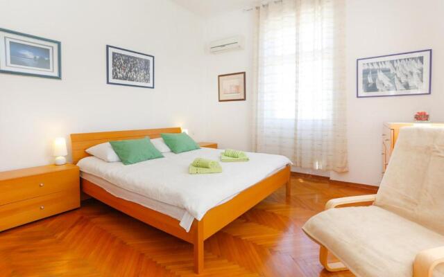 Beach Apartment Bacvice