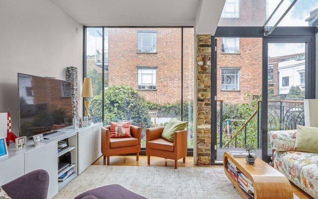 Stylish Family home near Camden