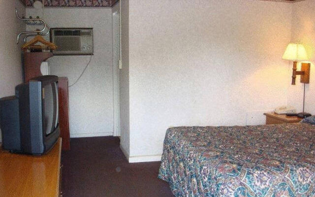 Budget Lodge Newton Falls