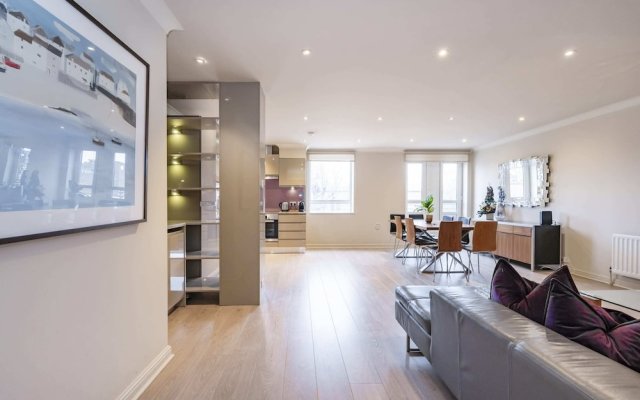 Beautiful 3-bed in the Heart of London With Parking-hosted by Sweetstay