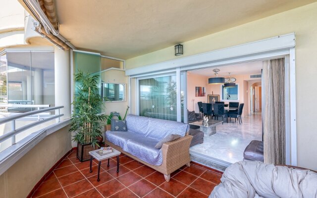 Costa Quebrada - Beachfront 3BR Apartment With Huge Terrace & Sea Views