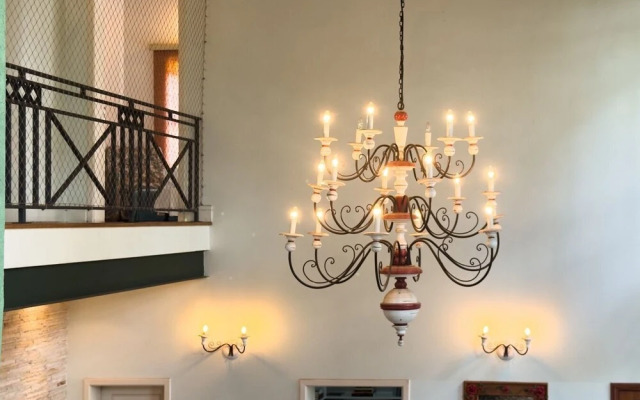 Casa Alto Padrão na Granja Viana - Cond. Fechado