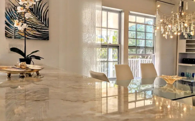 Golden Palm Estate by MNM