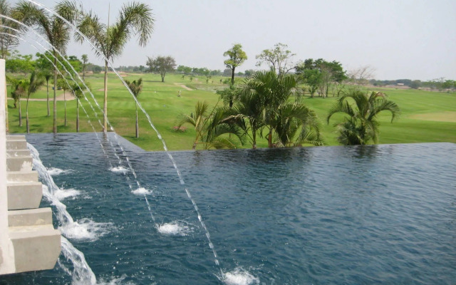 Uniland Golf & Resort