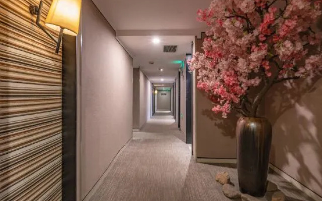 Homeinn Plus Hotel (Hangzhou West Lake Lakeside Wushan Square Hefang Street)